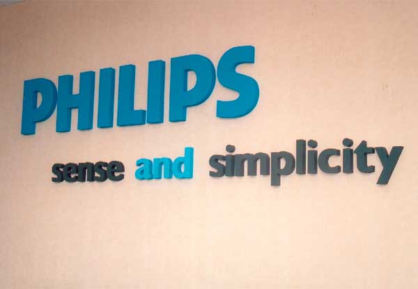 Буквы Филипс и рекламный слоган компании